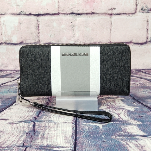 Michael Kors Handbags - ⚠️LAST 1⚠Michael Kors Jet Set Continental Wristlet